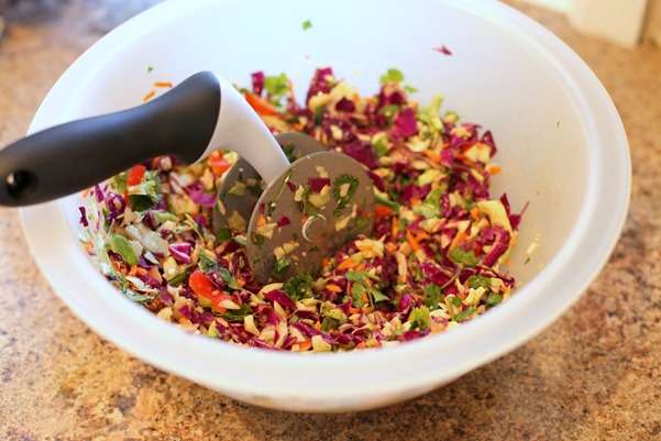 Salad Chopper and Bowl for Chopped Salads