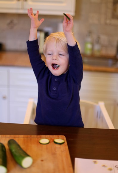 toddler cooking stand