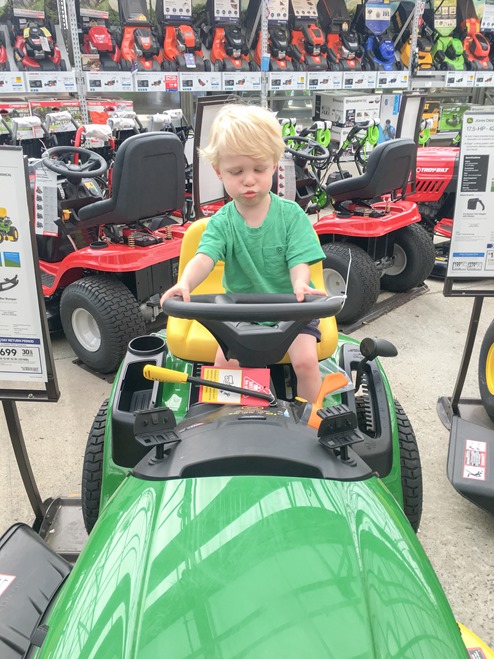 tractors at lowe's