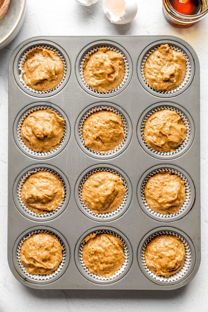 banana gingerbread muffins