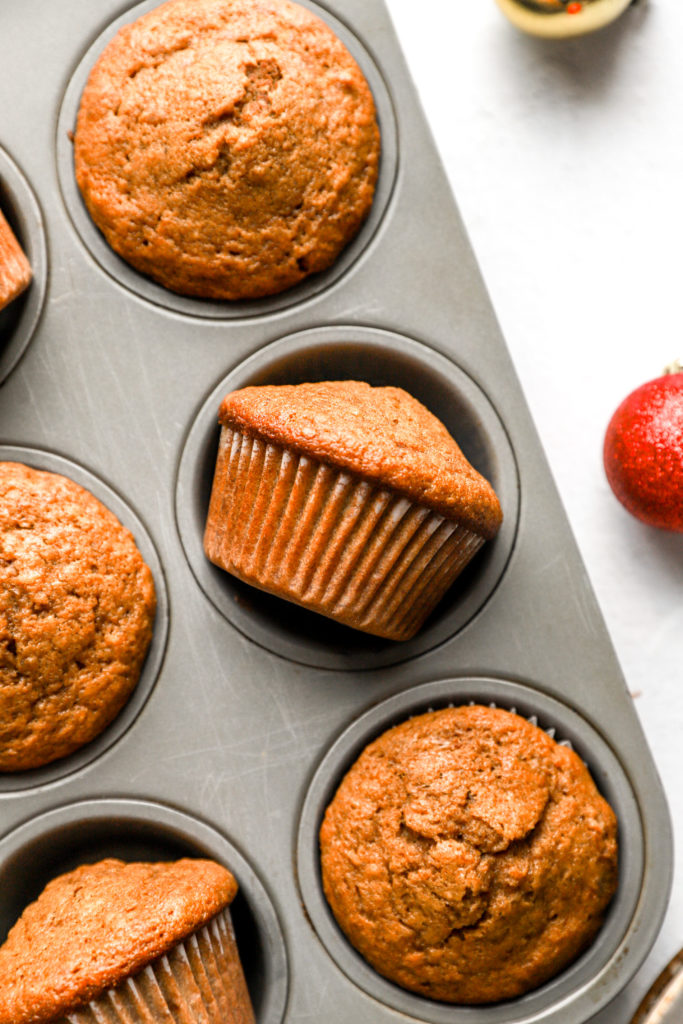 banana gingerbread muffins