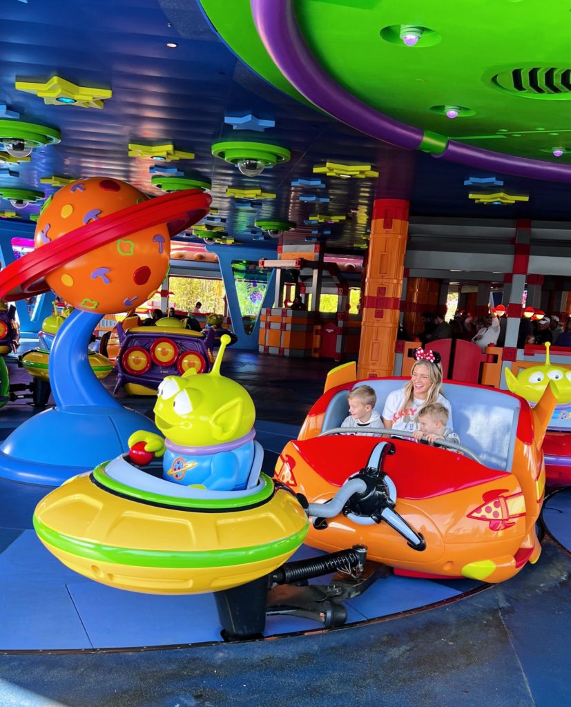 hollywood studios alien swirling saucers